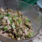 Feldsalat mit gebratenen Birnen und Walnüssen