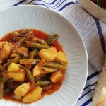 Bratwurst mit Zwiebel – Curry – Soße