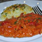 Gemischter Salat mit warmen Champignons und Honig-Senf-Vinaigrette