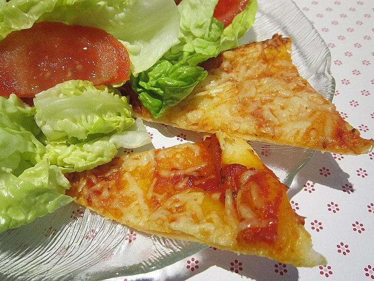 Mini-Snack-Pizzen aus Blätterteig - Rezepte1
