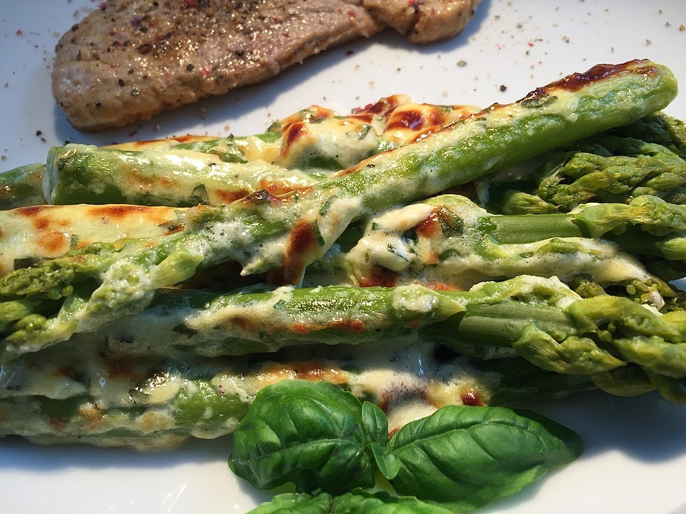 Albertos grüner Spargel mit Parmesancreme - Rezepte1