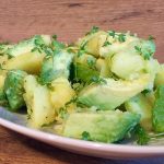 Feldsalat mit Orangenschnitzeln und Walnüssen