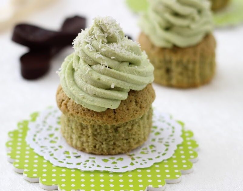 MATCHA TEE CUPCAKES MIT KOKOS