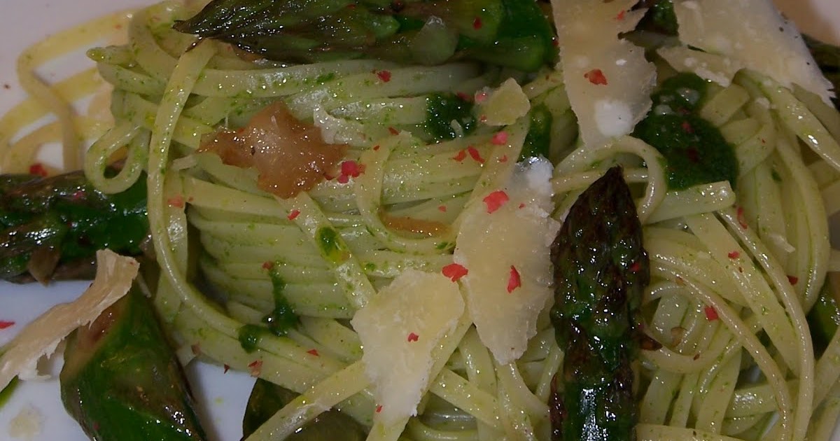 Karamelisierter Spargel mit Bärlauchpesto und Nudeln - Rezepte1
