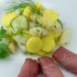 LOW CARB SOJA-HACKFLEISCH SUPPE MIT BROKKOLI UND PORREE