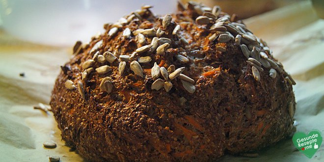 LOW-CARB BROT MIT SONNENBLUMENKERNEN