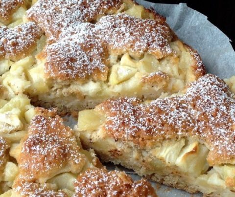 APFELKUCHEN MIT HAFERFLOCKEN UND MANDELN