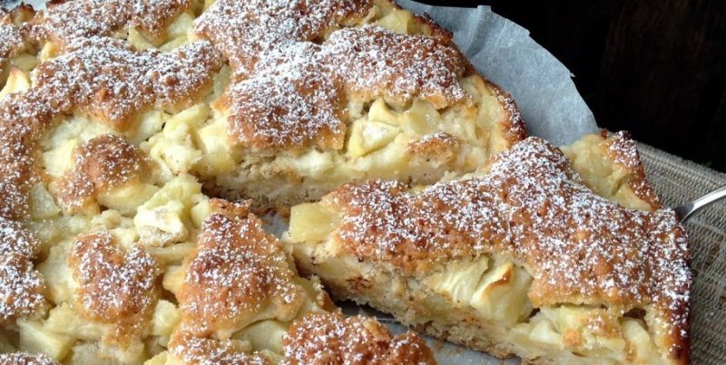 APFELKUCHEN MIT HAFERFLOCKEN UND MANDELN