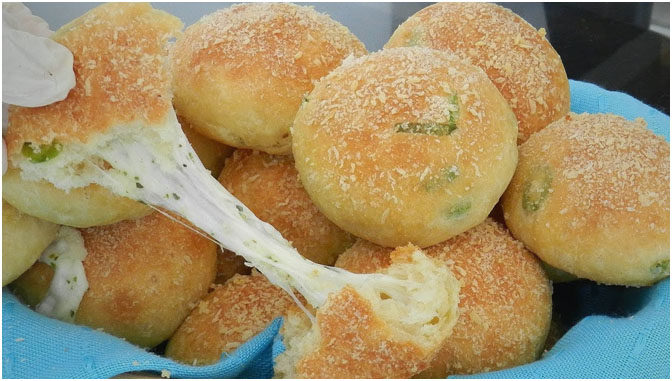 Knoblauch Mozzarella Brötchen